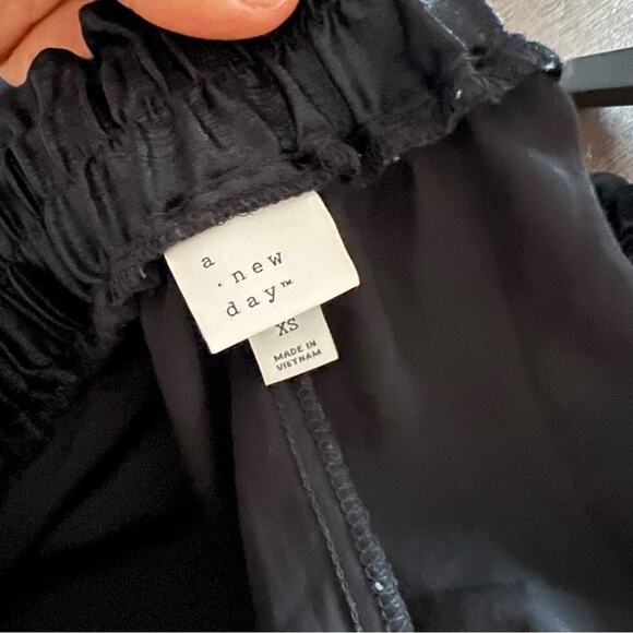 A New Day Shimmer Black Paperbag Pull On Shorts XS - Picture 4 of 4